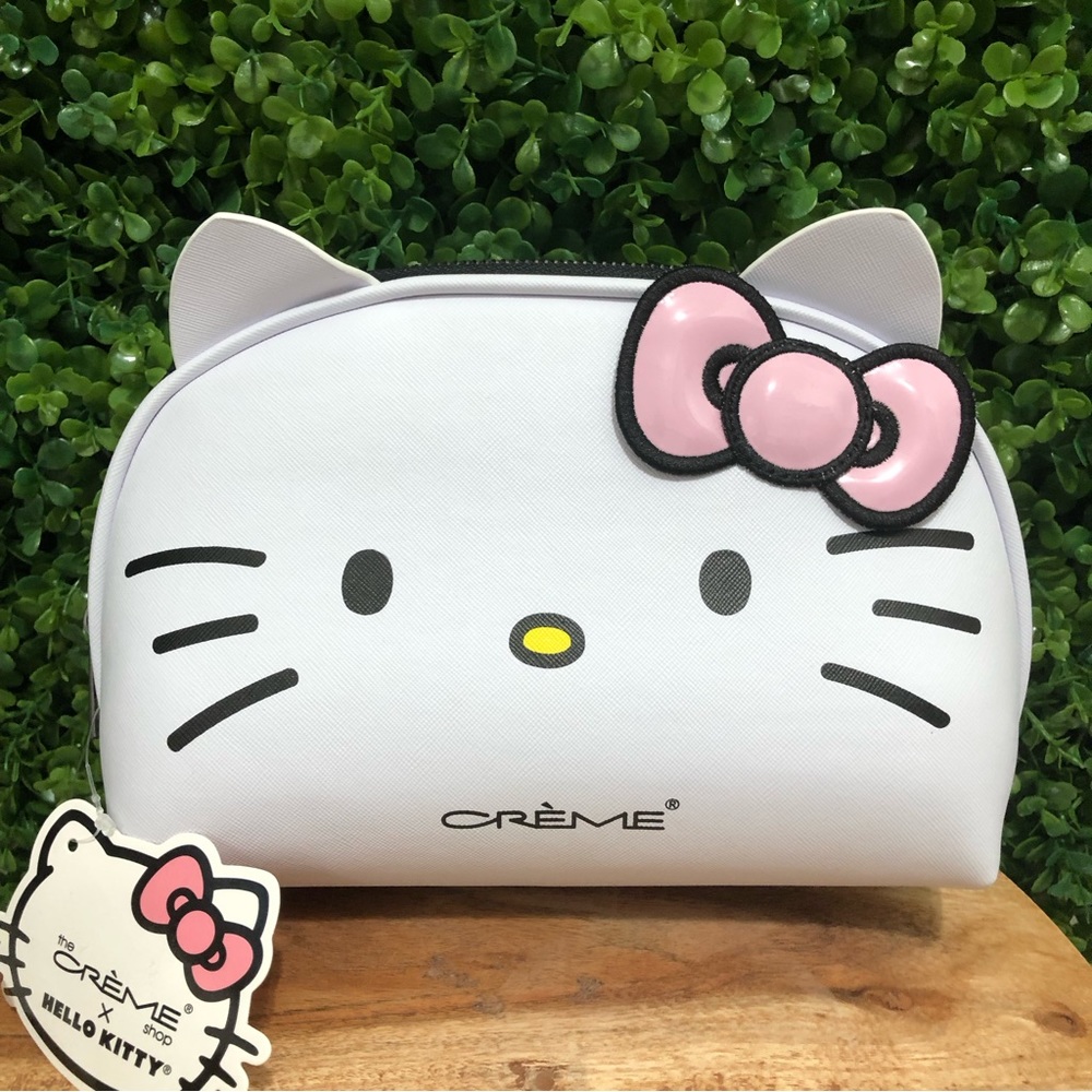 The crème X hello kitty New make up pouch